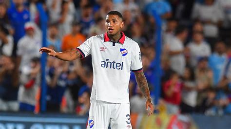 Nacional's Izquierdo dies aged 27 after collapse .